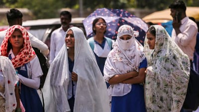 ஒரு பக்கம் கொளுத்தும் வெயில்.. ஒரு பக்கம் கனமழை எச்சரிக்கை..