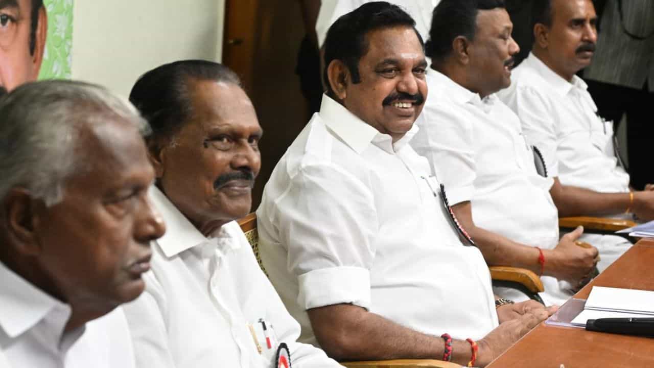 ஒரு பக்கம் த.வெ.க.. மற்றொரு பக்கம் அதிமுக.. இன்று சென்னையில் நடக்கும் அதிமுக எம்.எல்.ஏக்கள் கூட்டம்..