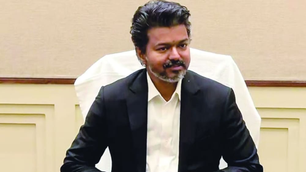 விஜய் மக்கள் இயக்கத்தில் இருந்து 16 பேர் அமைச்சர்களாக பதவியேற்பு!