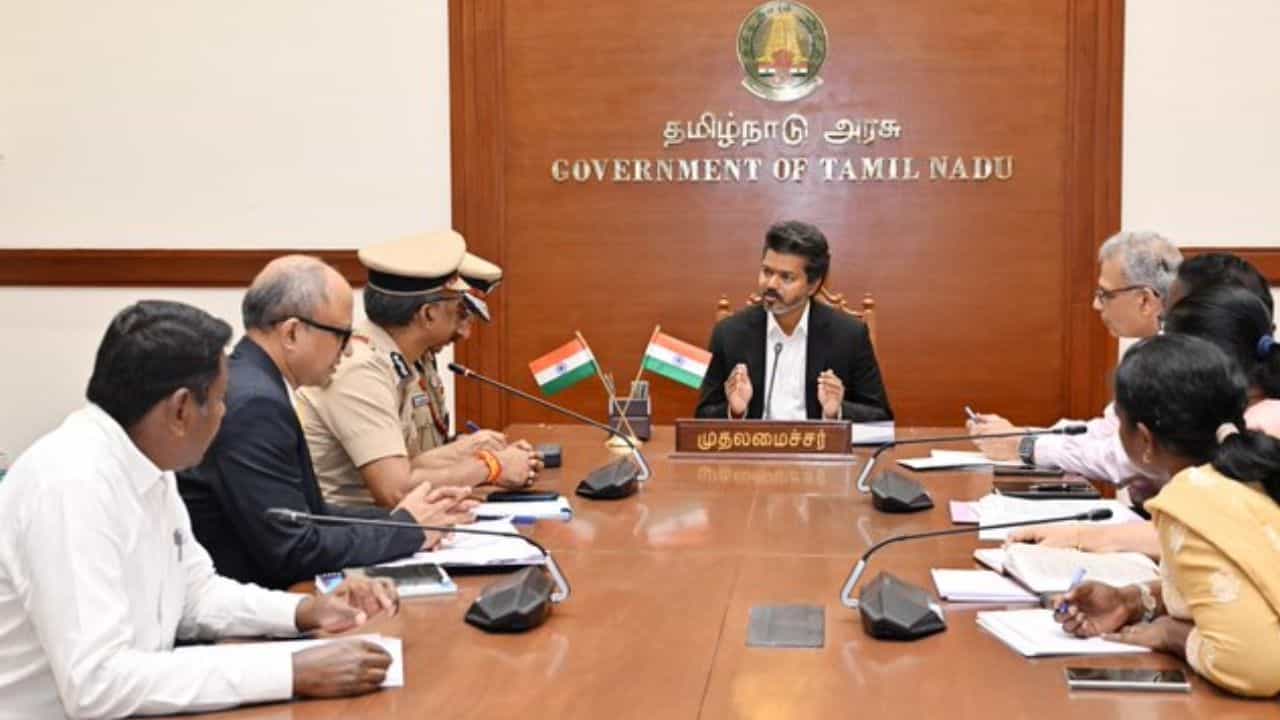 பள்ளி, கோயில் அருகே இருக்கும் டாஸ்மாக் கடைகள் மூட திட்டம்? முதல்வர் விஜய்யின் அடுத்த அதிரடி..