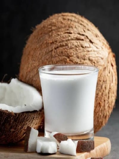 கோடையில் தேங்காய் பாலின் நன்மைகள்..!