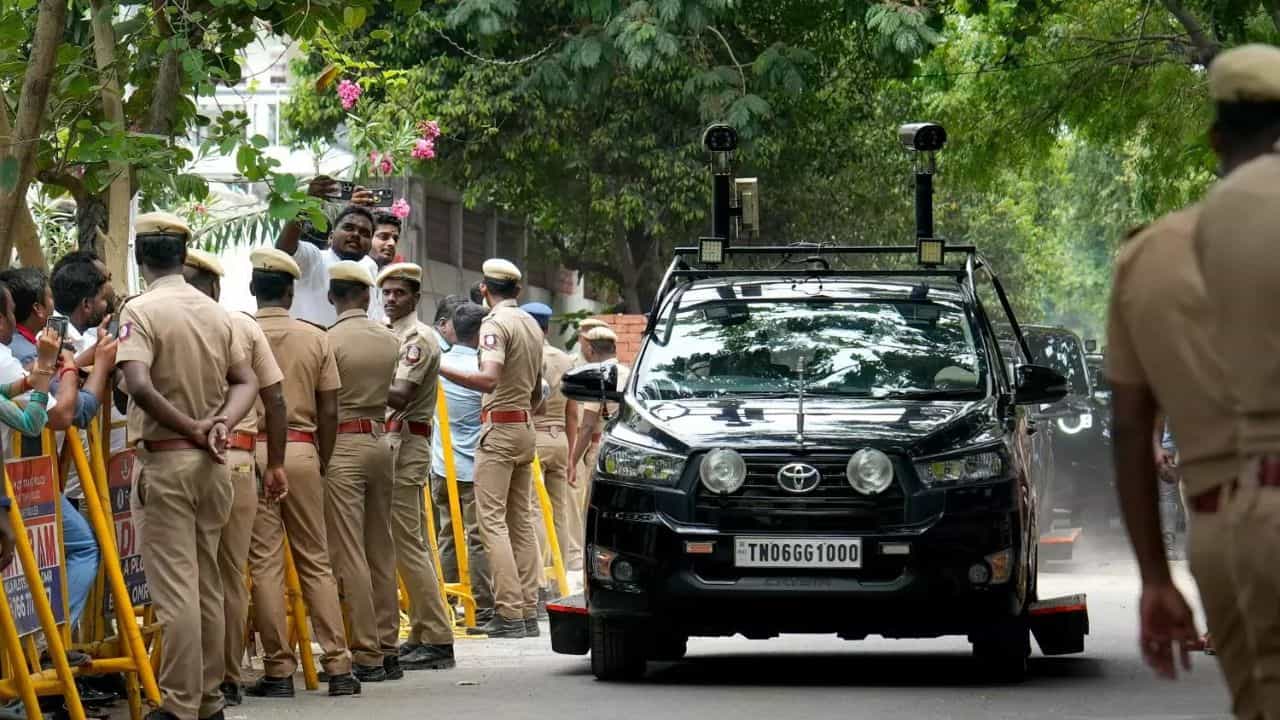 தவெக தலைவர் விஜய்க்கு முதல்வர் அந்தஸ்து பாதுகாப்பு ரத்து? கான்வாய் வாகனங்கள் வாபஸ்.. என்ன காரணம்!