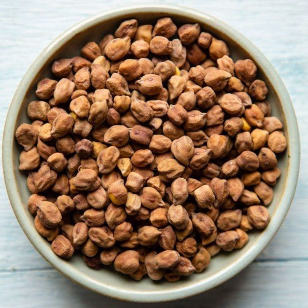 கருப்பு கொண்டைக்கடலையில் கார்போஹைட்ரேட்கள், புரதம், இரும்பு, கால்சியம் மற்றும் வைட்டமின்கள் நிறைந்துள்ளன. இவை உடலின் முழுமையான ஆரோக்கியத்திற்கும் தேவையானவை. இரத்த சோகையைத் தடுக்கவும் உதவுகிறது. எலும்பு மற்றும் தசை வளர்ச்சிக்கும் நல்லது.