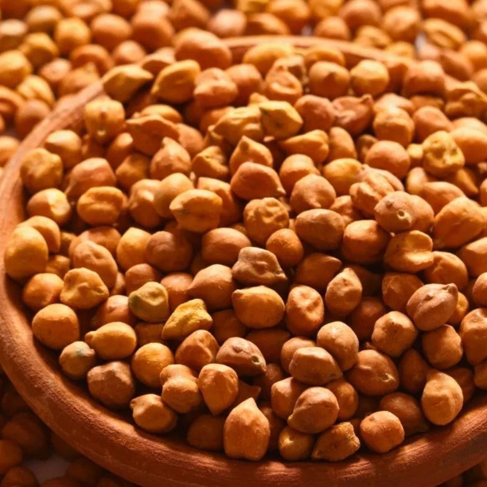 கருப்பு கொண்டைக்கடலையில் அதிக அளவு புரதச்சத்து உள்ளது. இது காலை உணவாக எடுத்துக் கொண்டால் உடலுக்கு நல்ல சக்தி தரும். நாள் முழுவதும் சோர்வில்லாமல் செயல்பட உதவுகிறது. உடல் உற்சாகத்தையும் புத்துணர்ச்சியையும் அதிகரிக்கிறது.
