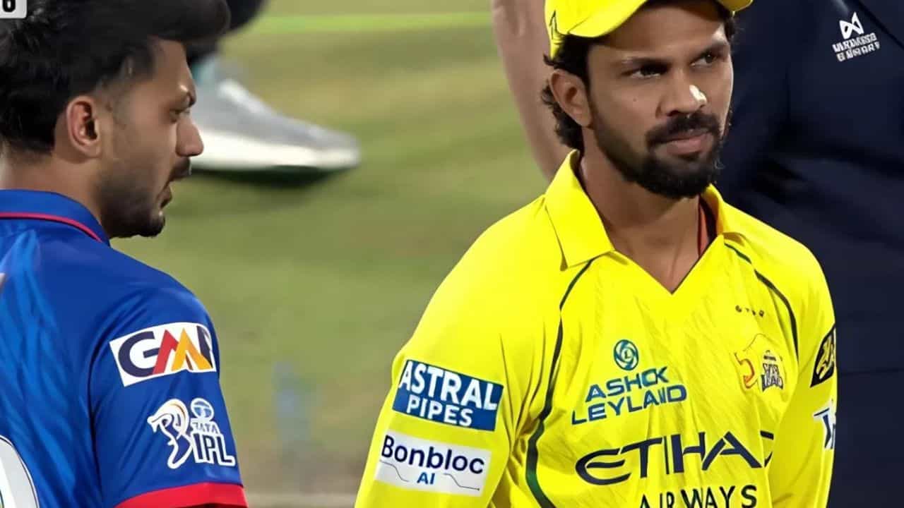 டாஸ் வென்ற டெல்லி பேட்டிங் தேர்வு: CSK-க்கு எதிரான முக்கிய மோதலில் புள்ளிப்பட்டியல் அழுத்தம்!