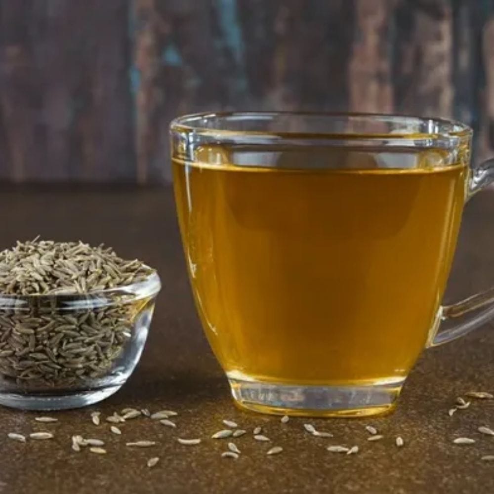 சீரகத் தண்ணீர் அருந்துவது வளர்சிதை மாற்றத்தை சற்றே மேம்படுத்தக்கூடும். இது உடல் கலோரிகளை எரிக்க உதவக்கூடும். மேலும், காலையில் இதை அருந்துவது நீண்ட நேரம் வயிறு நிறைந்த உணர்வைத் தரும். இது அதிகமாகச் சாப்பிடும் பழக்கத்தைக் குறைக்கலாம். இருப்பினும், சீரகத் தண்ணீர் மட்டுமே உடல் எடையைக் குறைக்க உதவாது என்பதை நினைவில் கொள்ள வேண்டும்.