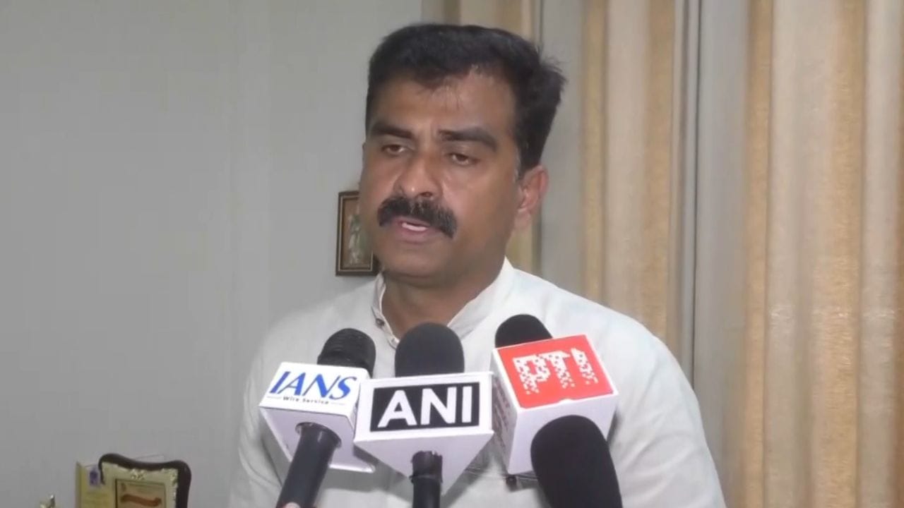 திருச்சி விமான நிலைய ரன்வே விரிவாக்கம் செய்யப்படவில்லை.. துரை வைகோ பேச்சு! திருச்சி விமான நிலைய ரன்வே விரிவாக்கம் செய்யப்படவில்லை.. துரை வைகோ பேச்சு!