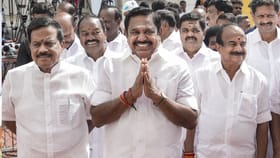 தவெக-வுக்கு படையெடுக்கும் அதிமுக முக்கிய புள்ளிகள்.. கட்சியை பலப்படுத்த இபிஎஸ் அவசர ஆலோசனை!!...