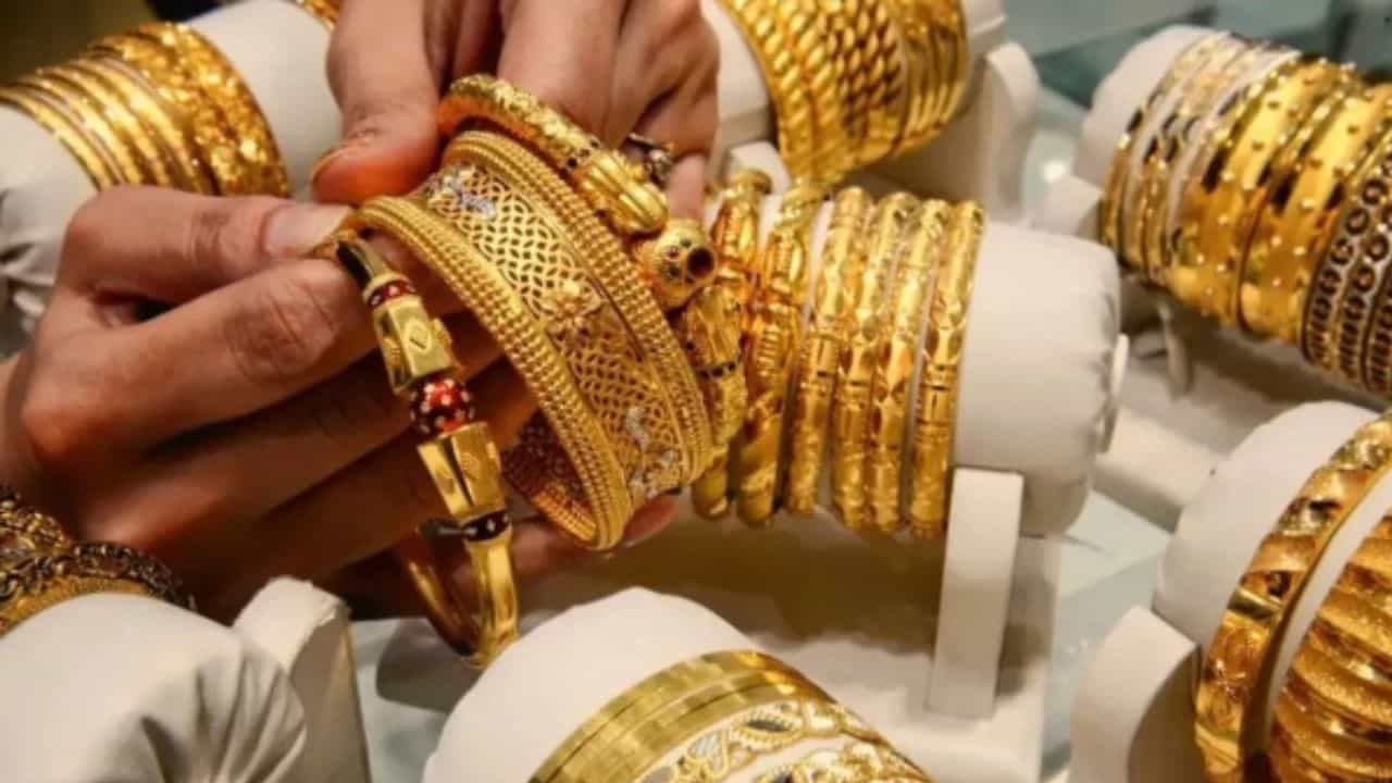 Gold Price: தங்கம் விலை மீண்டும் அதிரடியாக உயர்வு.. ஒரு சவரன் எவ்வளவு தெரியுமா?!!