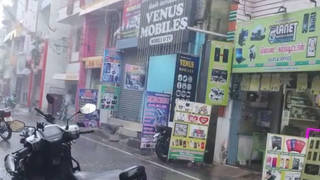 கோடையில் தூத்துக்குடியில் கொட்டித் தீர்த்த கனமழை! கோடையில் தூத்துக்குடியில் கொட்டித் தீர்த்த கனமழை!