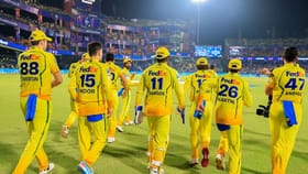 IPL 2026: பிளே ஆஃப்க்கு அலைமோதும் 10 அணிகள்.. எத்தனை போட்டிகளில் எத்தனை வெற்றி வேண்டும்?...