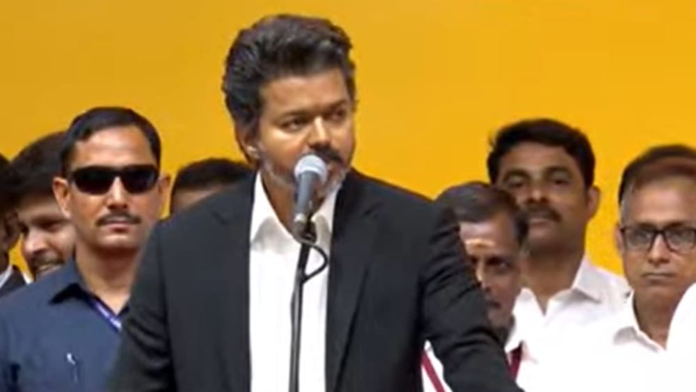 முதல்வர் விஜய்யின் முதல் கையெழுத்து இதுதான்!!