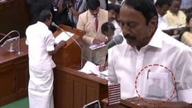 ஜெயலலிதா படத்தை நெஞ்சில் சுமந்து வந்து பதவியேற்ற தவெக அமைச்சர் கே.ஏ.செங்கோட்டையன்!...