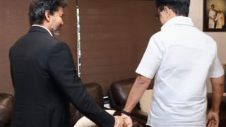 முதல்வர் விஜய்யை கைப்பிடித்து அழைத்து சென்ற மு.க ஸ்டாலின்..