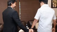 முதல்வர் விஜய்யை கைப்பிடித்து அழைத்து சென்ற மு.க ஸ்டாலின்.....