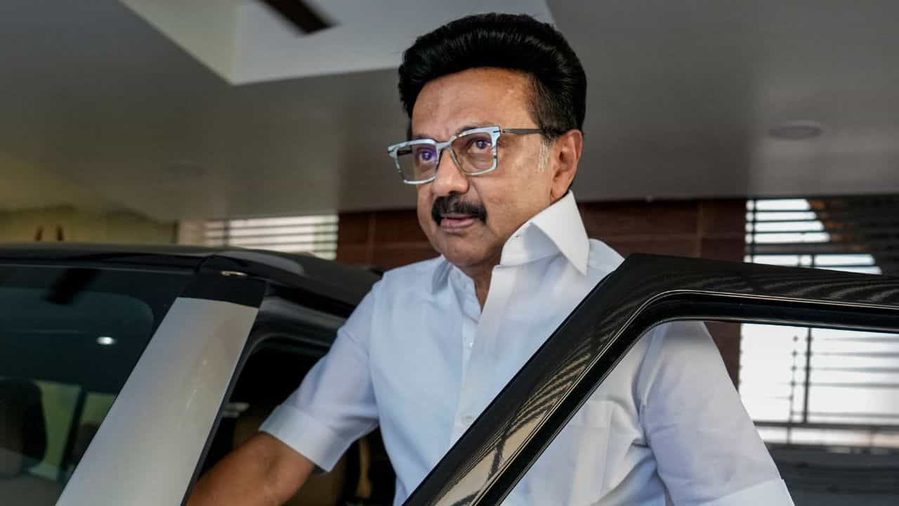 பணம் இல்லை என பேசாதீங்க.. திசைதிருப்பாதீங்க - முதல்வர் விஜய்க்கு வாழ்த்து தெரிவித்து கேள்விகளை அடுக்கிய முக ஸ்டாலின்!