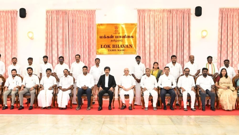 தமிழக அமைச்சரவையில் புதியதாக பதவி ஏற்ற 23 அமைச்சர்கள்!