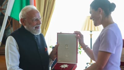 பிரதமர் மோடிக்கு ஸ்வீடனின் உயரிய விருது வழங்கி கவுரவிப்பு!