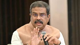 பலத்த பாதுகாப்புடன் நீட் மறுதேர்வு.. மத்திய அமைச்சர் தர்மேந்திர பிரதான் தலைமையில் உயர்மட்ட ஆலோசனை...