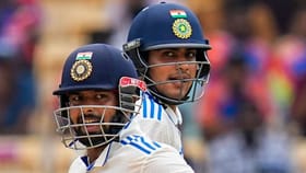Team India: கில் தலையீடு! பண்ட் துணை கேப்டன் பதவியிலிருந்து நீக்கப்பட்டாரா? வைரலாகும் போட்டோ!...