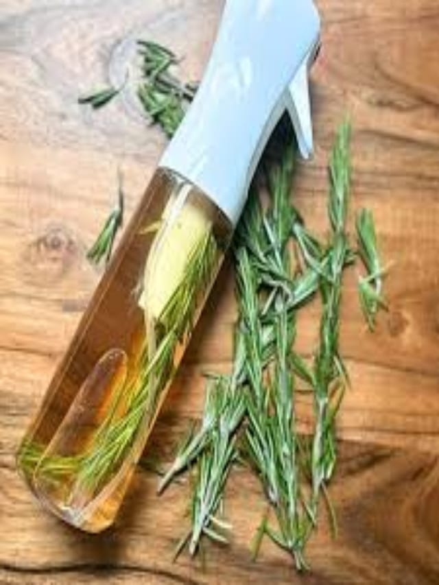 முடியை வலுவாக்கும் ரோஸ்மேரி வாட்டர் மந்திரம்..!