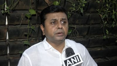 விஜயை பொதுமக்கள் கேள்வி கேட்கின்றனர் - சரவணன் அண்ணாதுரை!
