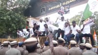 நீட் தேர்வு வினாத்தாள் கசிவு - இளைஞர் காங்கிரஸார் போராட்டம்...