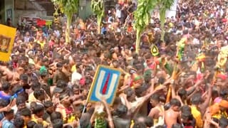 தீர்த்தவாரி.. மதுரையில் கல்லழகர் மீது தண்ணீர் அடித்து கொண்டாடிய பக்தர்கள்!
