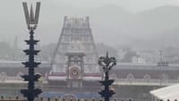 திருப்பதியில் திடீரென கனமழை.. வெயிலில் இருந்து தப்பித்த பக்தர்கள்...