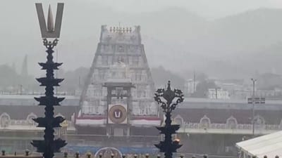 திருப்பதியில் திடீரென கனமழை.. வெயிலில் இருந்து தப்பித்த பக்தர்கள்