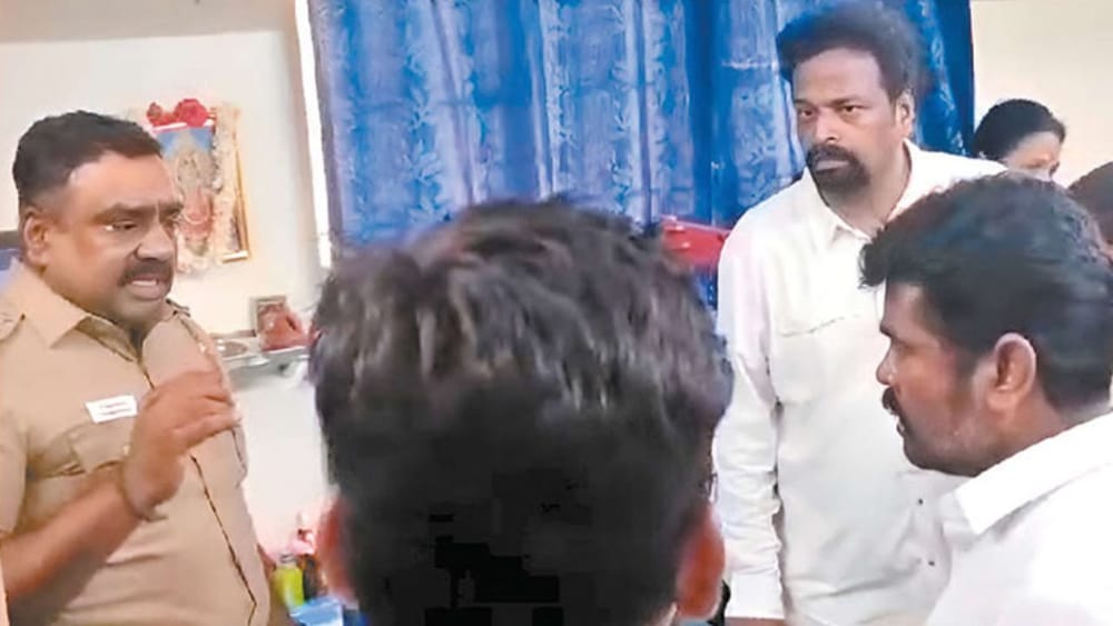 காவல் நிலையத்தில் ராயபுரம் தவெக எம்.எல்.ஏ கடும் வாக்குவாதம்!