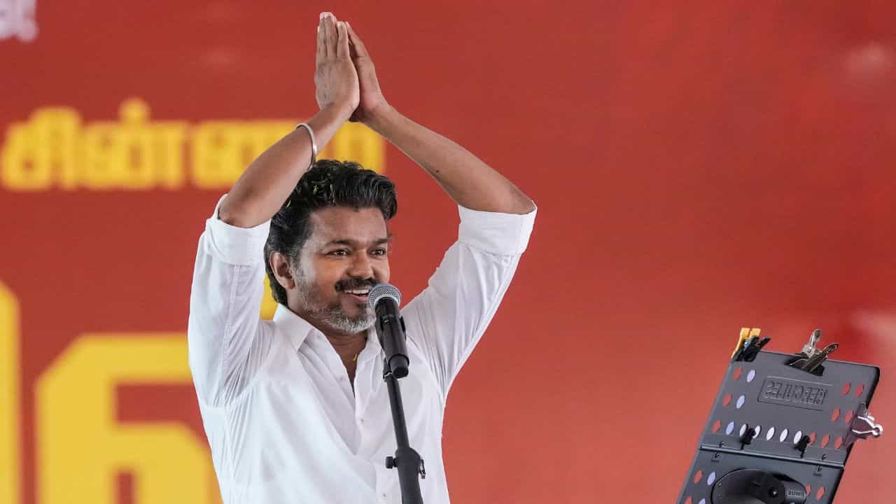 ஆட்சி அமைப்பது தொடர்பாக கட்சி நிர்வாகிகளுடன் விஜய் முக்கிய ஆலோசனை..