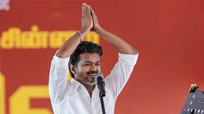 என்னை தொடாதீர்கள்.. மீறி தொட்டால்... முதல்வர் விஜய் தெரிவித்த வார்த்தை!