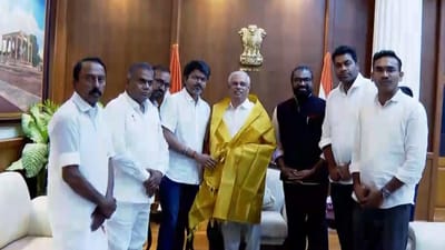 ஆட்சி அமைக்க அனுமதி கோரி ஆளுநரை சந்தித்தார் தவெக தலைவர் விஜய்!