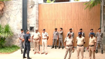 நீலாங்கரை விஜய் இல்லத்தில் பலத்த போலீஸ் பாதுகாப்பு