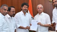 அதிருப்தியில் ஆளுநர்? விஜய் பதவியேற்பதில் சிக்கல்? பரபரப்பு தகவல்...