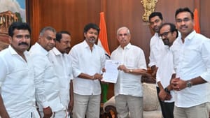 ஆளுநரை சந்தித்து ஆட்சியமைக்க உரிமை கோரிய விஜய் – பதவி ஏற்பு எப்போது?