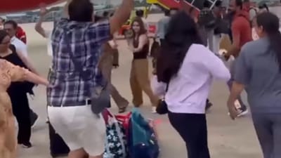 வியட்நாம் விமான நிலையத்தில் கப்ரா நடனமாடிய இந்தியர்கள்!