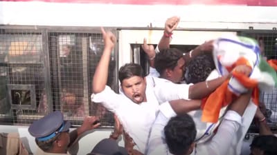 நீட் தேர்வு விவகாரம் - இளைஞர் காங்கிரஸ் போராட்டம்