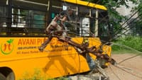 கோவையில் கட்டுப்பாட்டை இழந்த தனியார் பள்ளி வாகனம் விபத்து!...
