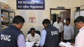 தமிழ்நாடு முழுவதும் சார் பதிவாளர் அலுவலகத்தில் லஞ்ச ஒழிப்புத்துறை சோதனை – 3 பேர் சஸ்பெண்ட்...