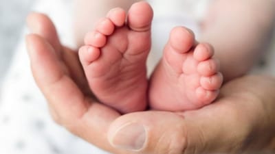 தாயின் மனம் கல்லான தருணம்.. ரூ.1.39 லட்சத்துக்கு குழந்தை விற்பனை!