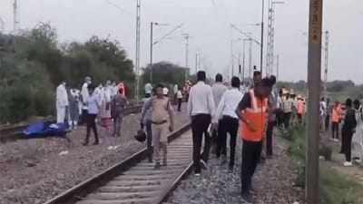 ஓடும் ரயிலில் தீப்பிடித்ததாக வதந்தி - 4 பயணிகள் பரிதாப பலி!