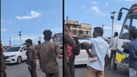 டைமிங் தகராறால் நடுரோட்டில் மோதிய தனியார் பேருந்து ஊழியர்கள்......