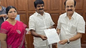 அதிமுகவில் அடுத்த அதிர்ச்சி.. எம்.எல்.ஏ பதவியை ராஜினாமா செய்தார் சி.விஜயபாஸ்கர்.. தவெகவில் இணைகிறார்? அதிமுகவில் அடுத்த அதிர்ச்சி.. எம்.எல்.ஏ பதவியை ராஜினாமா செய்தார் சி.விஜயபாஸ்கர்.. தவெகவில் இணைகிறார்?