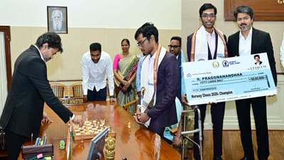 முதல்வர் விஜய்யுடன் செஸ் விளையாடிய பிரக்ஞானந்தா..