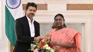 குடியரசுத் தலைவருடன் முதல்வர் விஜய் சந்திப்பு குடியரசுத் தலைவருடன் முதல்வர் விஜய் சந்திப்பு