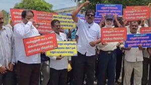 தனியார் கல்லூரி கட்டணக் கொள்ளையை தடுக்க கோரி போராட்டம்..