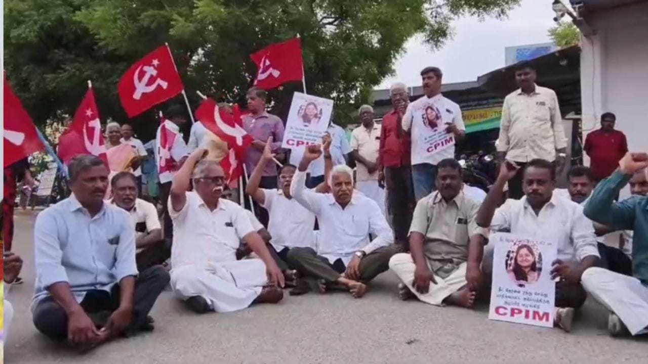 மாணவி தற்கொலை - நீட் தேர்வை ரத்து செய்யக்கோரி மார்க்சிஸ்ட் கம்யூனிஸ்ட் போராட்டம் மாணவி தற்கொலை - நீட் தேர்வை ரத்து செய்யக்கோரி மார்க்சிஸ்ட் கம்யூனிஸ்ட் போராட்டம்