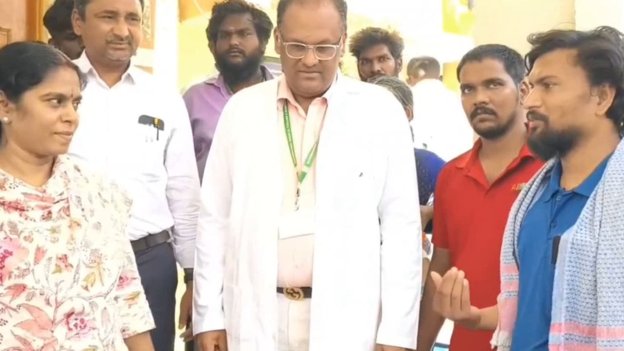 அரியலூர் அரசு மருத்துவமனையில் ஆய்வு மேற்கொண்ட ஆட்சியர்.. பொதுமக்கள் கோரிக்கை! அரியலூர் அரசு மருத்துவமனையில் ஆய்வு மேற்கொண்ட ஆட்சியர்.. பொதுமக்கள் கோரிக்கை!